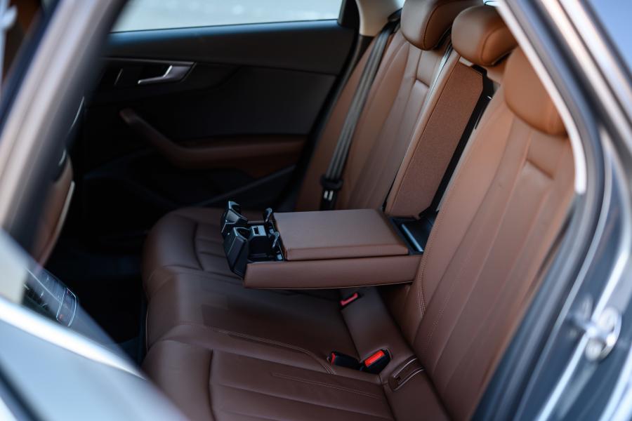 Интерьер Audi A4 Allroad 2.0 TFSI Quattro (B9) 2016 года  (JP) (фото 16 из 26)